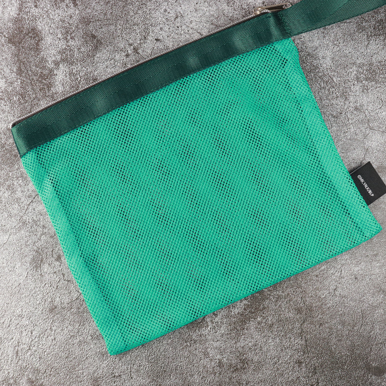 メッシュポーチ<読書の秋 糸師 凛>