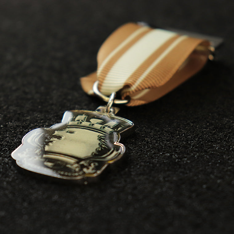 勲章ブローチ<ロイヤル>