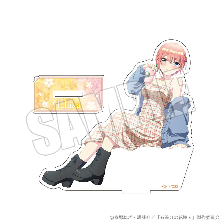 アクリルスタンド＜花めく彼女と春のひと口 一花＞
