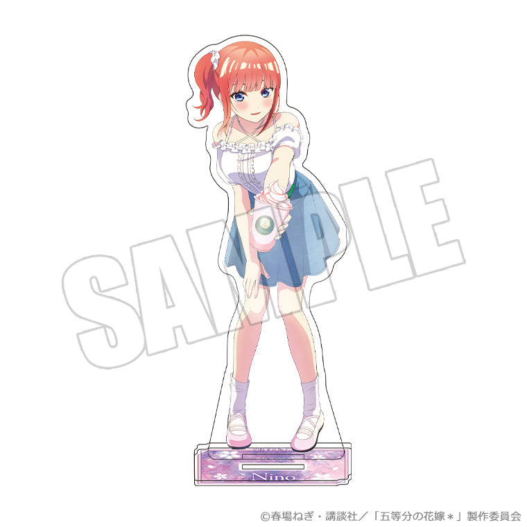 アクリルスタンド＜花めく彼女と春のひと口 二乃＞