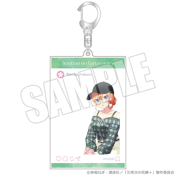 SNS風アクリルキーホルダー＜花めく彼女と春のひと口 四葉＞